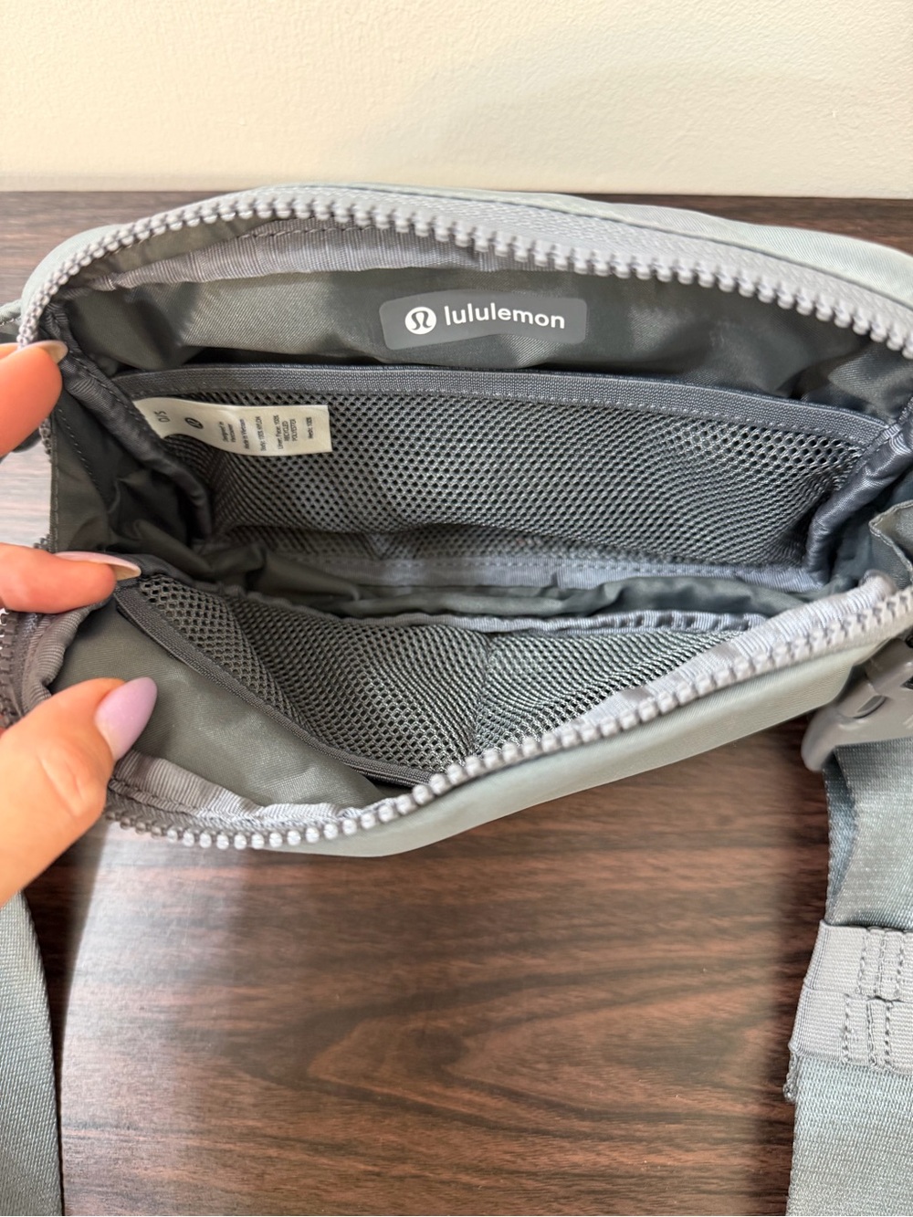 Lululemon Everywhere Belt Bag 1L Grey Crossbody Waist Pack Unisex - Picture 3 of 3